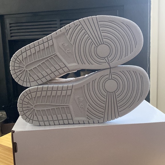 Jordan 1 Mid SE - Picture 7 of 8